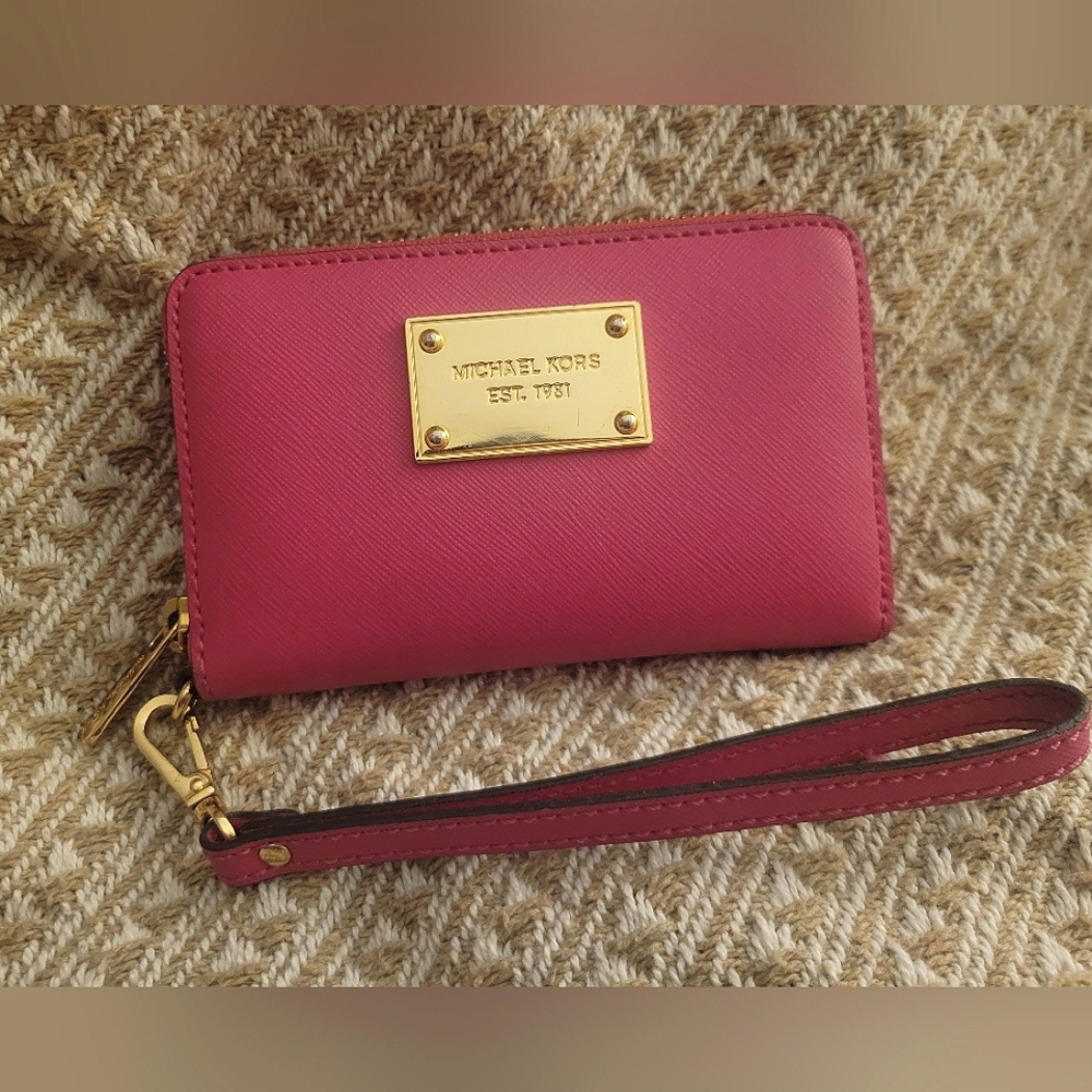 Michael Kors Small Hot Prink Wristlet Wallet